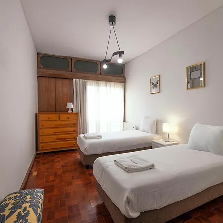 Flh Spacious With Balcony Lägenhet Oporto