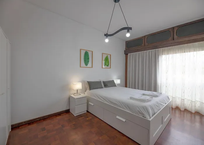 Flh Spacious With Balcony * Oporto