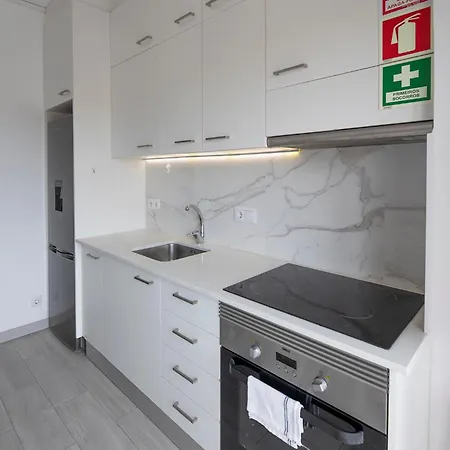 Flh Spacious With Balcony פורטו