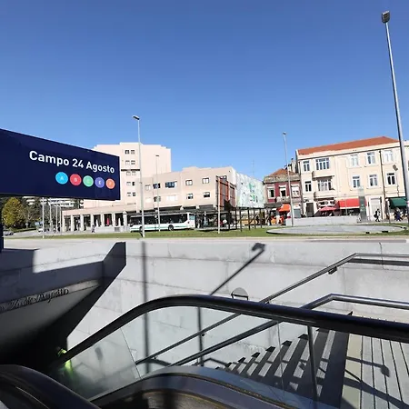 Flh Spacious With Balcony דירה *