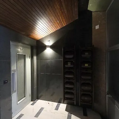 Flh Spacious With Balcony *