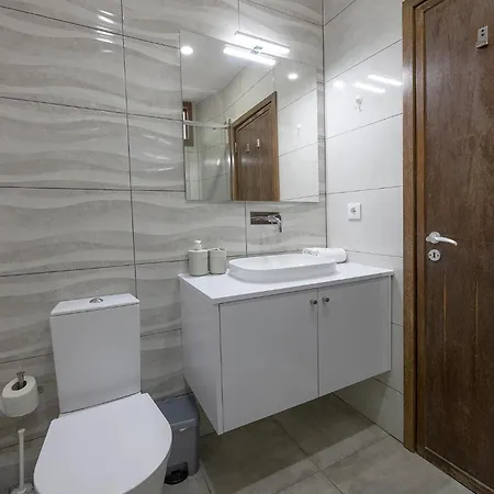 Flh Spacious With Balcony