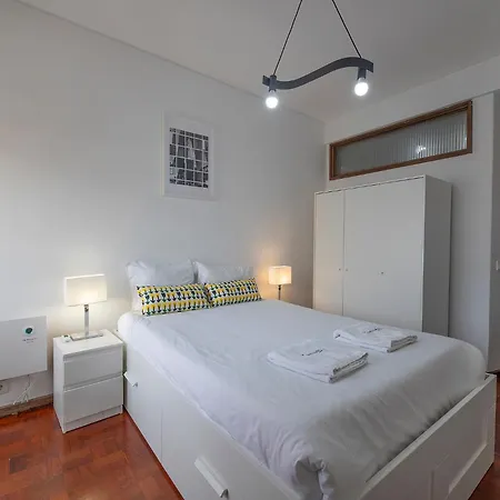 Flh Spacious With Balcony Appartement Porto