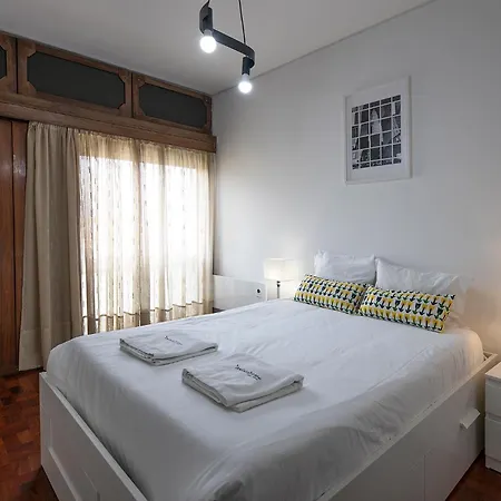 Flh Spacious With Balcony Porto