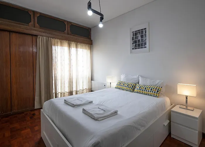 Flh Spacious With Balcony Porto